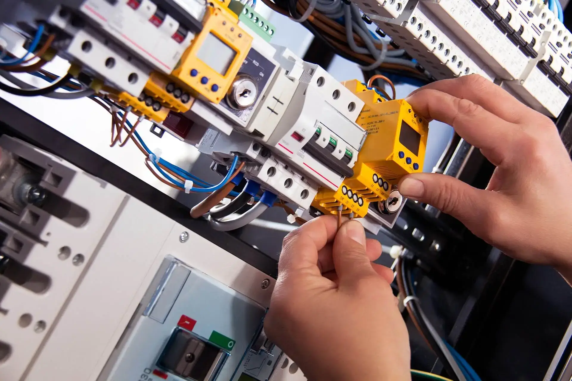 Certified electricians in Archway